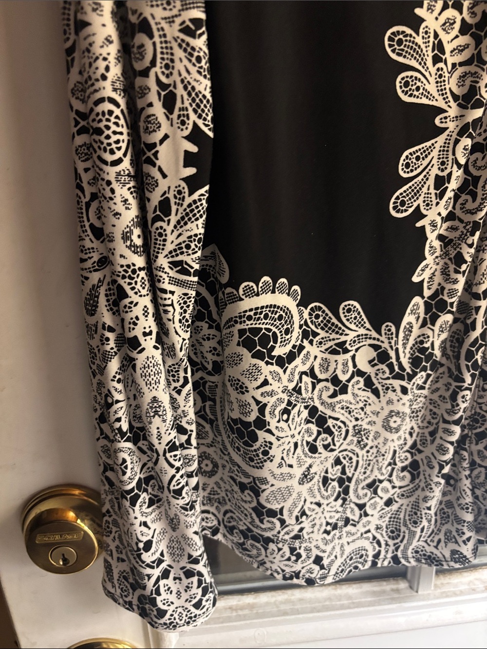 White and black blouse - Picture 5 of 10